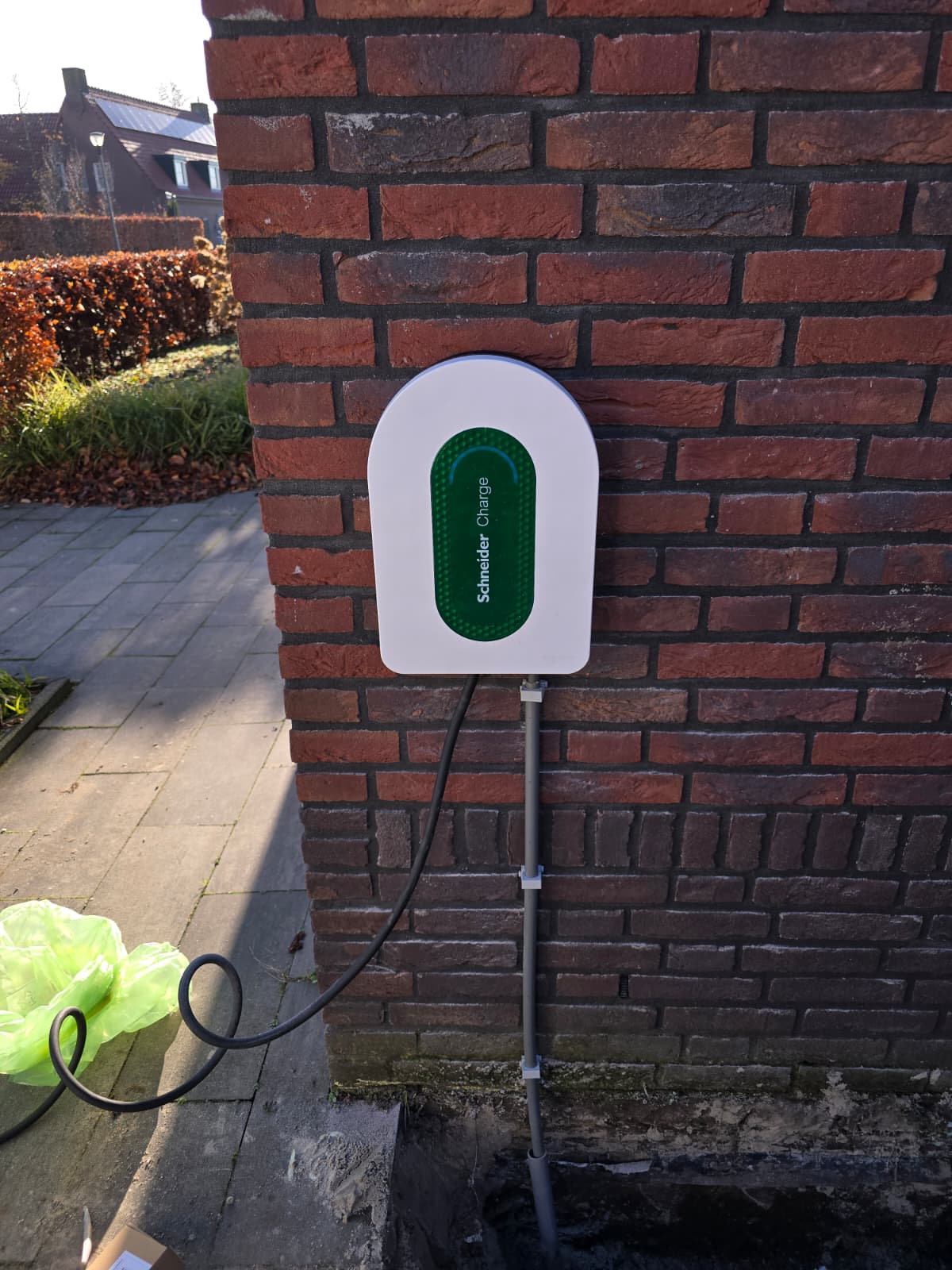laadpaal bij een huis